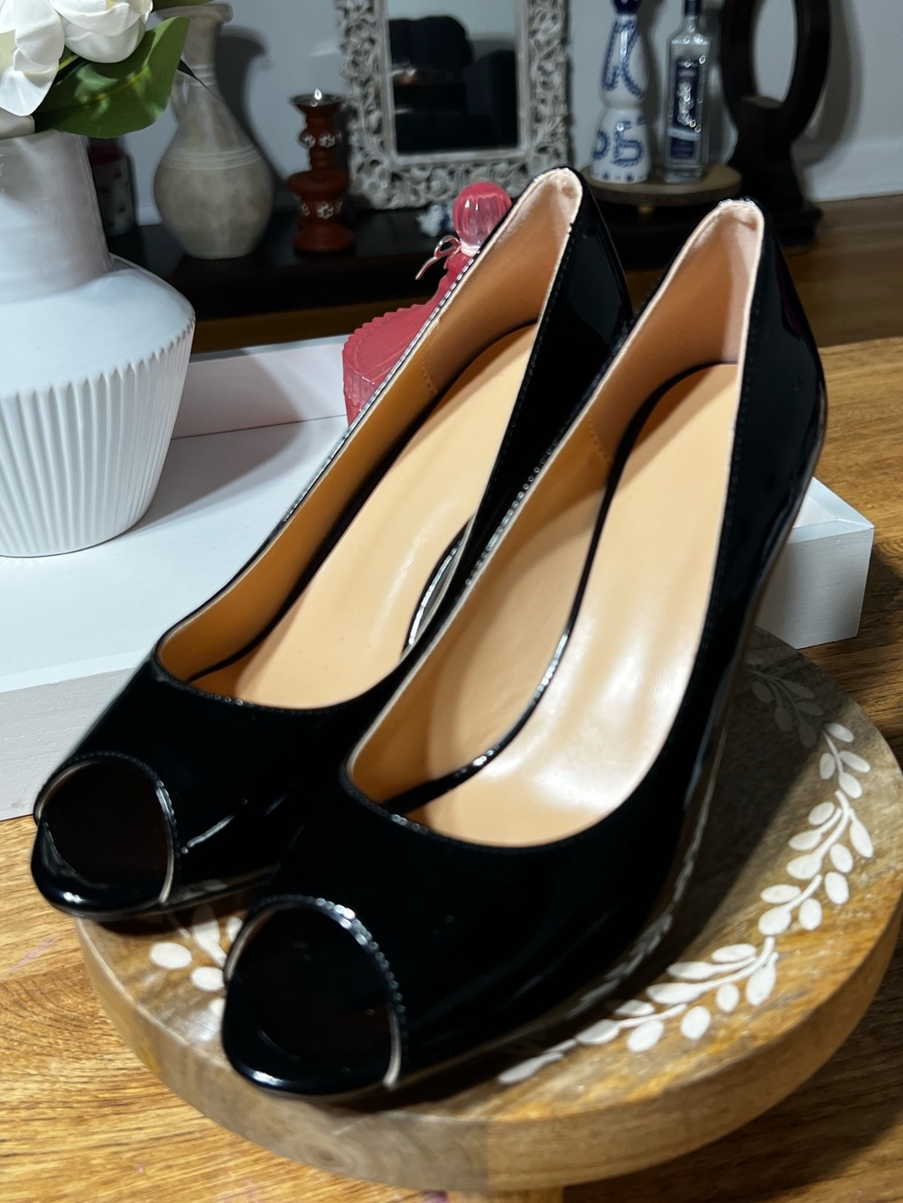 BLACK PATENT PEEP-TOE PUMPS